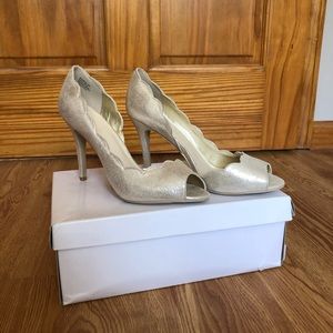 NIB David’s Bridal Scalloped Edge Peep Toe Pump